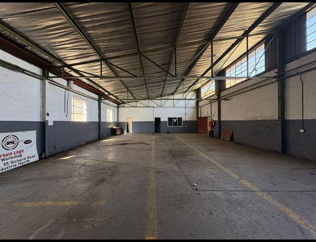 360M² WAREHOUSE TO LET IN INDUSTRIA NORTH